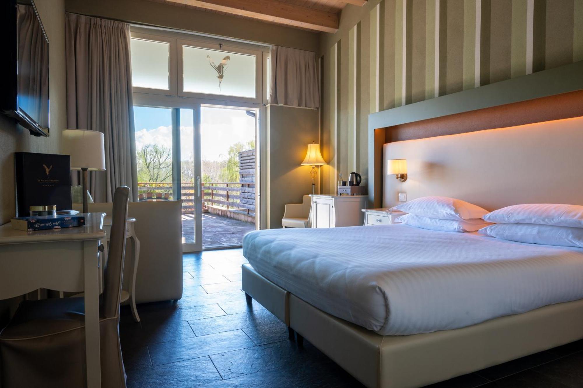 Le Ali Del Frassino Hotel Peschiera del Garda Bagian luar foto
