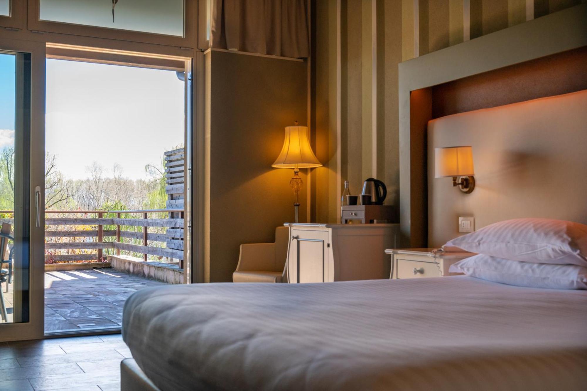 Le Ali Del Frassino Hotel Peschiera del Garda Bagian luar foto