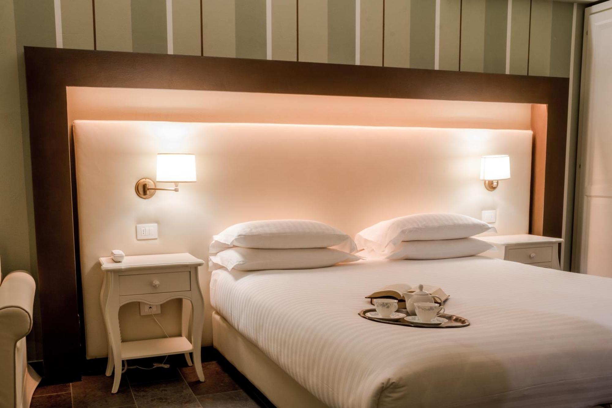 Le Ali Del Frassino Hotel Peschiera del Garda Bagian luar foto
